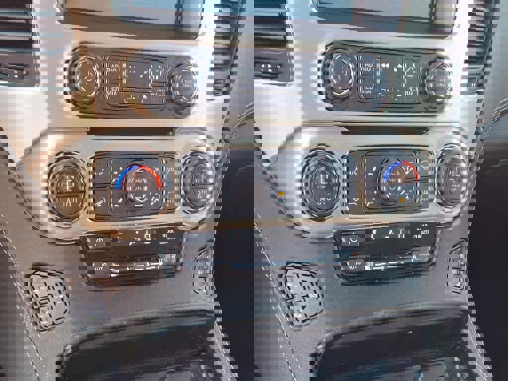 Used 2020 GMC Yukon Denali w/ Open Road Package image 21