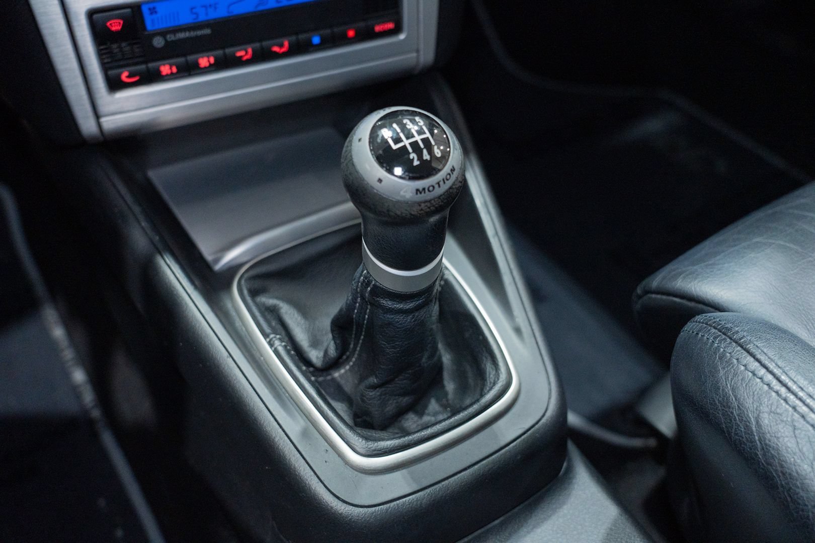 Used 2004 Volkswagen R32 AWD/4WD image 40