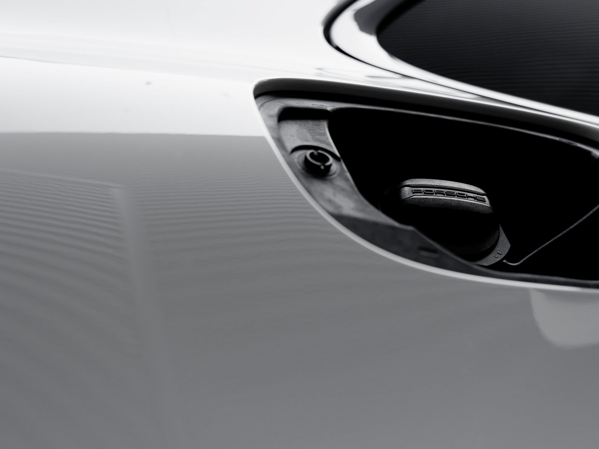 Certified 2025 Porsche Macan Turbo AWD/4WD image 31
