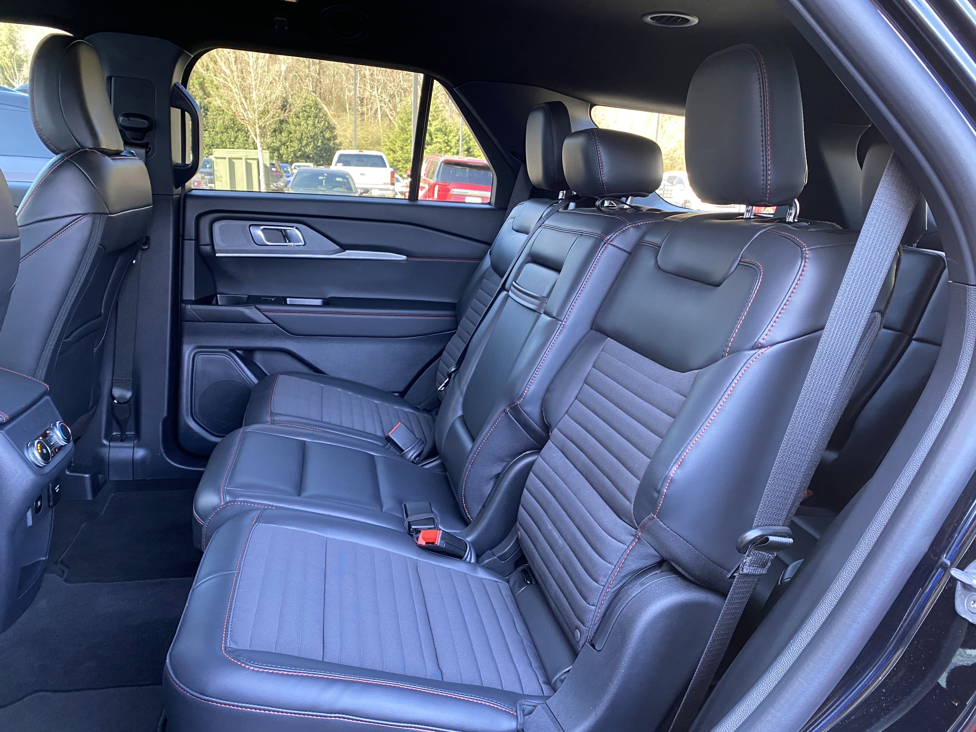 Used 2025 Ford Explorer ST-Line w/ Premium Package image 35