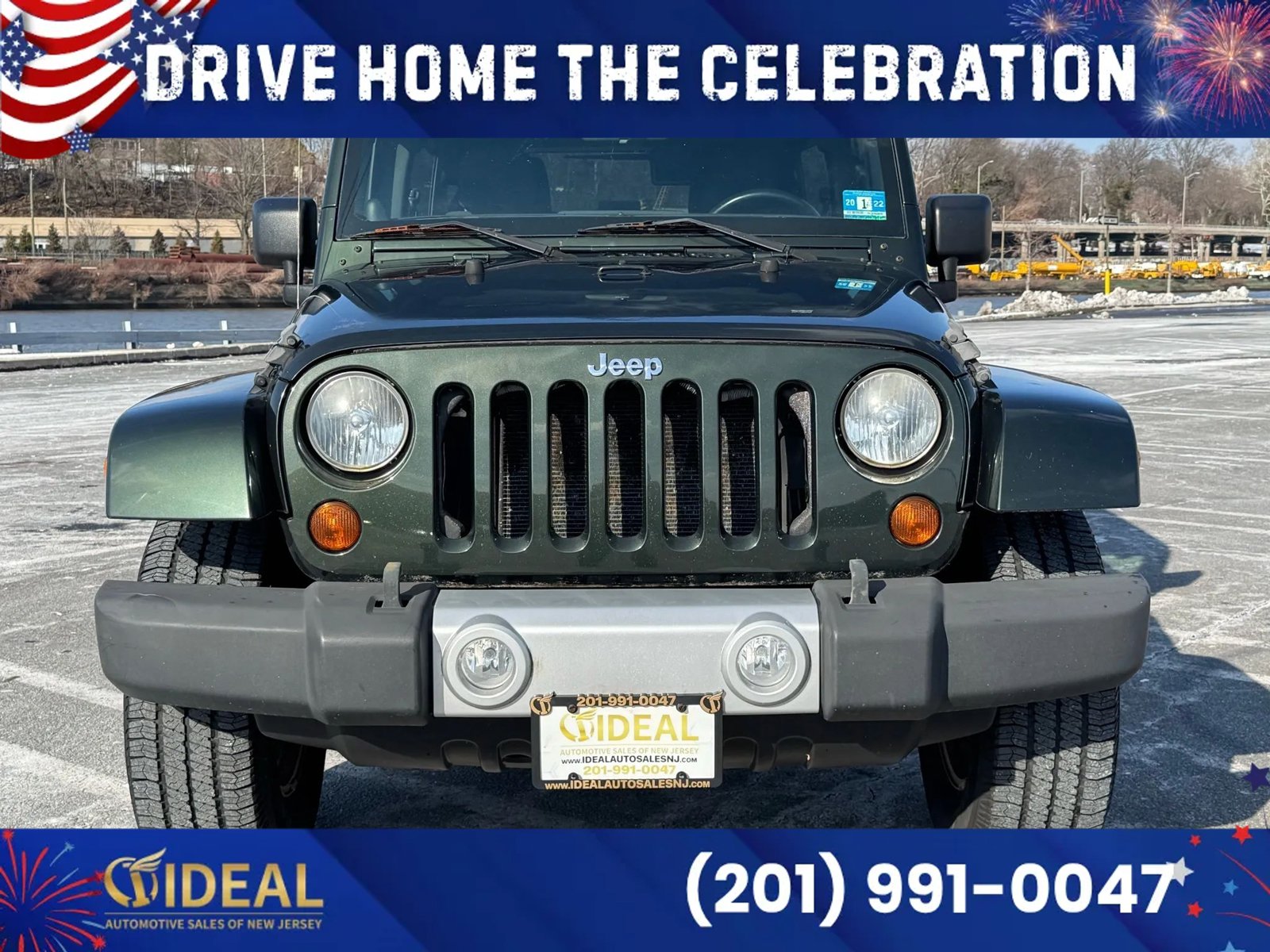Used 2011 Jeep Wrangler Unlimited Sahara w/ Dual Top Group AWD/4WD image 2
