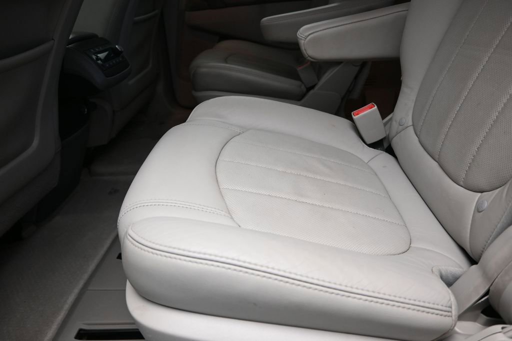 Used 2011 Buick Enclave CXL FWD image 16