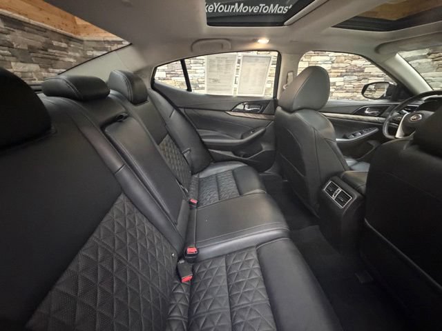 Used 2016 Nissan Maxima Platinum FWD image 35