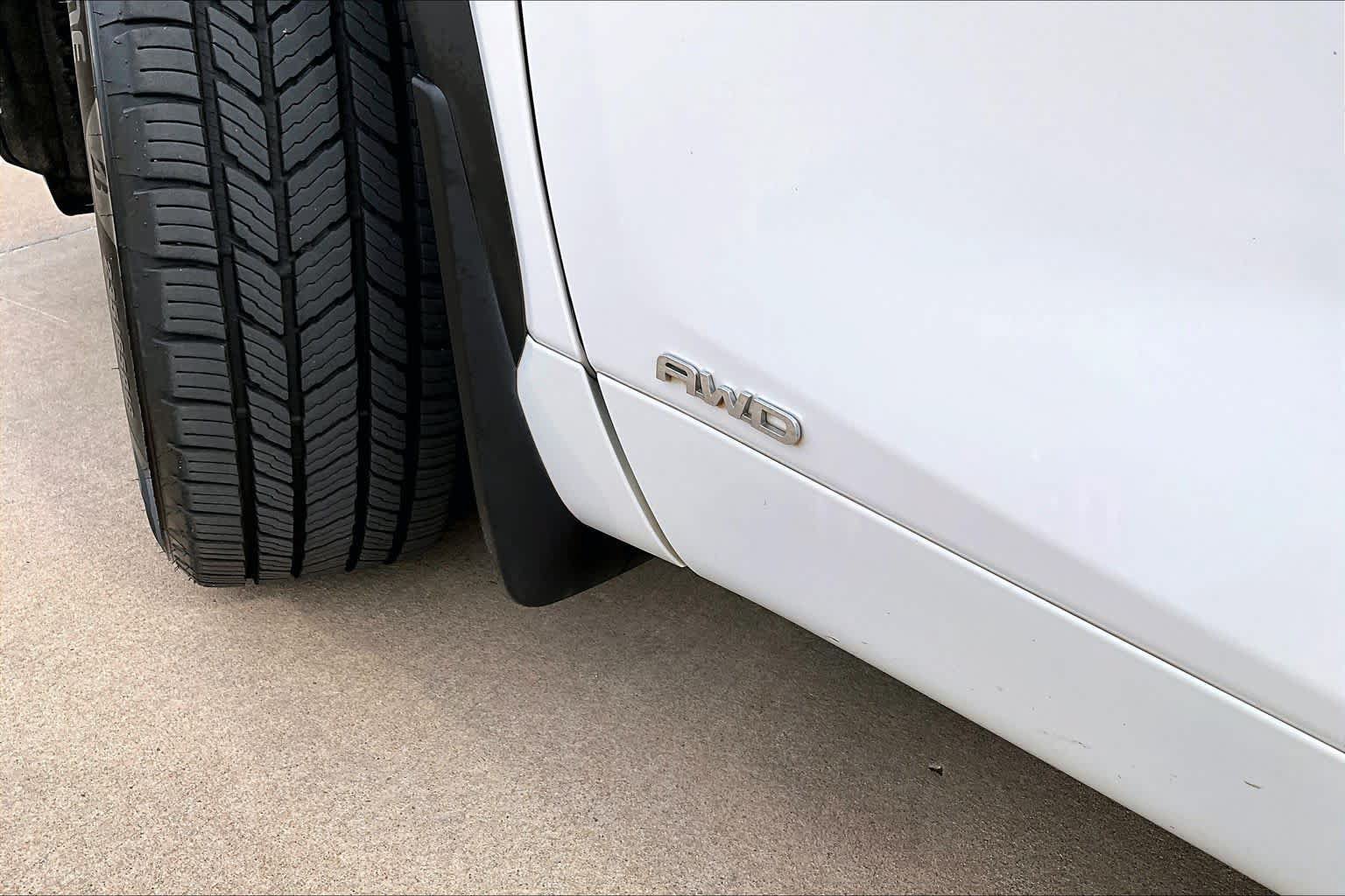 Used 2025 Toyota Highlander XLE AWD/4WD image 34