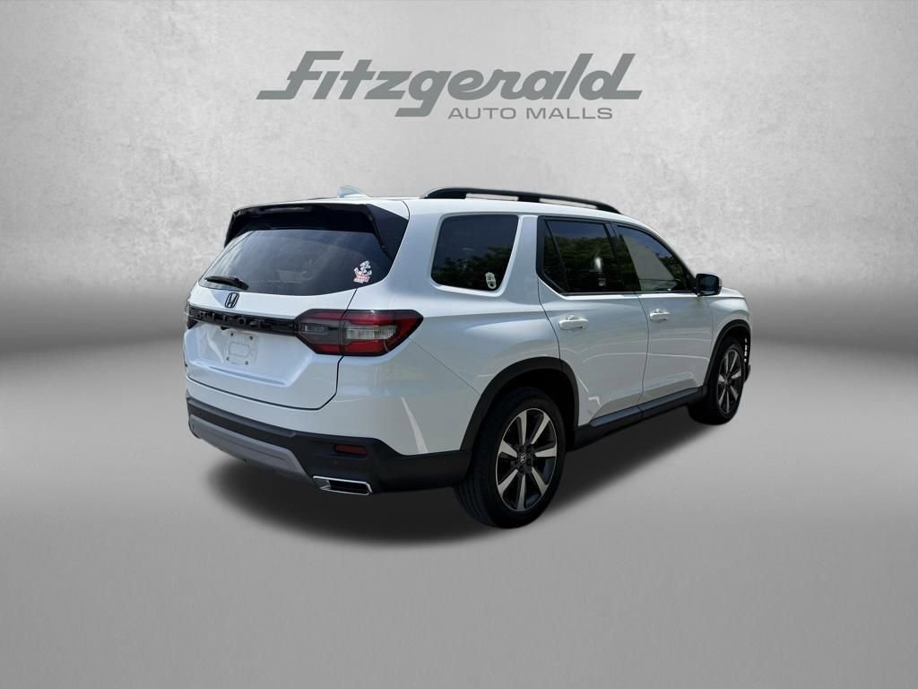 Used 2024 Honda Pilot Touring image 7