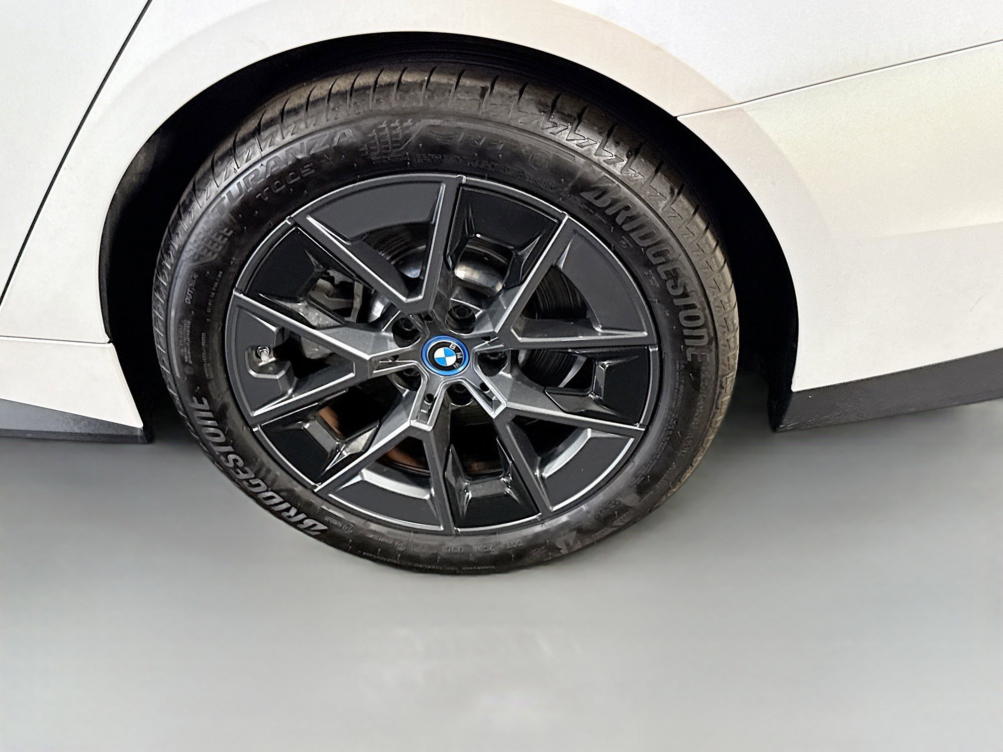 Used 2023 BMW i4 eDrive40 RWD image 37