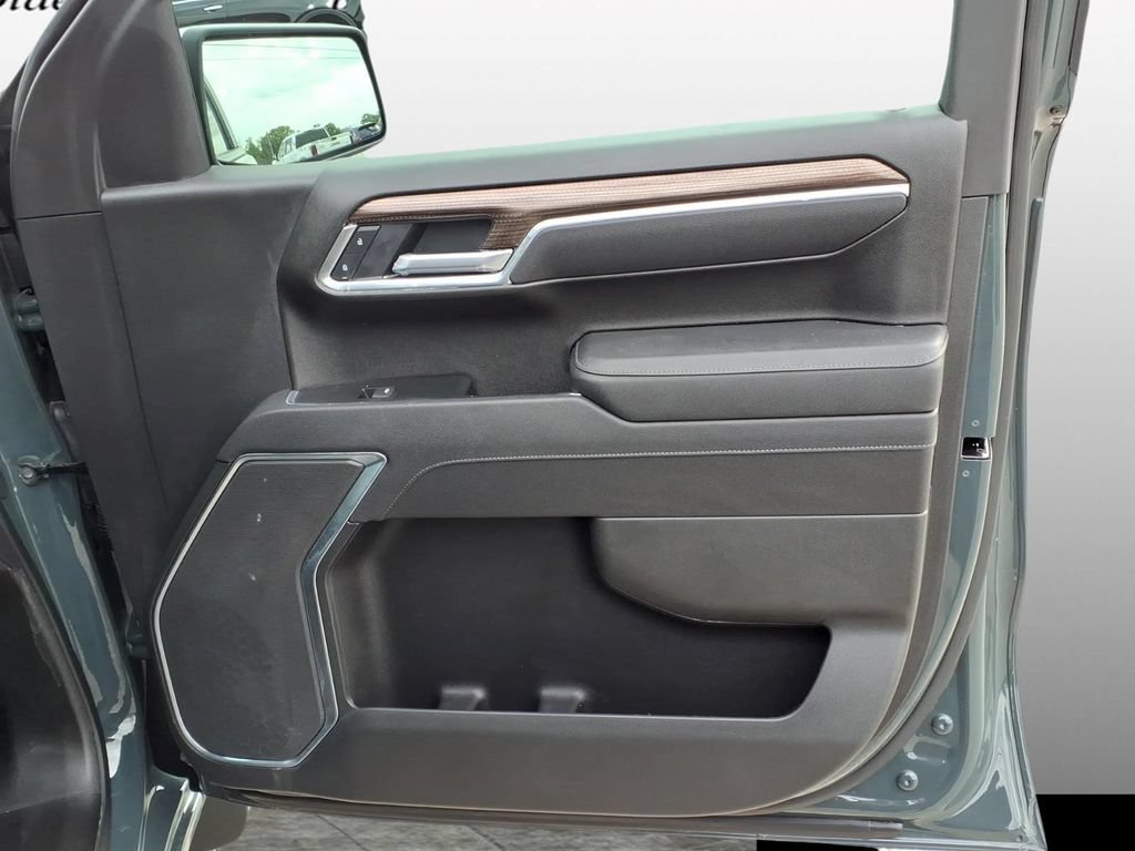 Used 2025 Chevrolet Silverado 1500 LT AWD/4WD image 11