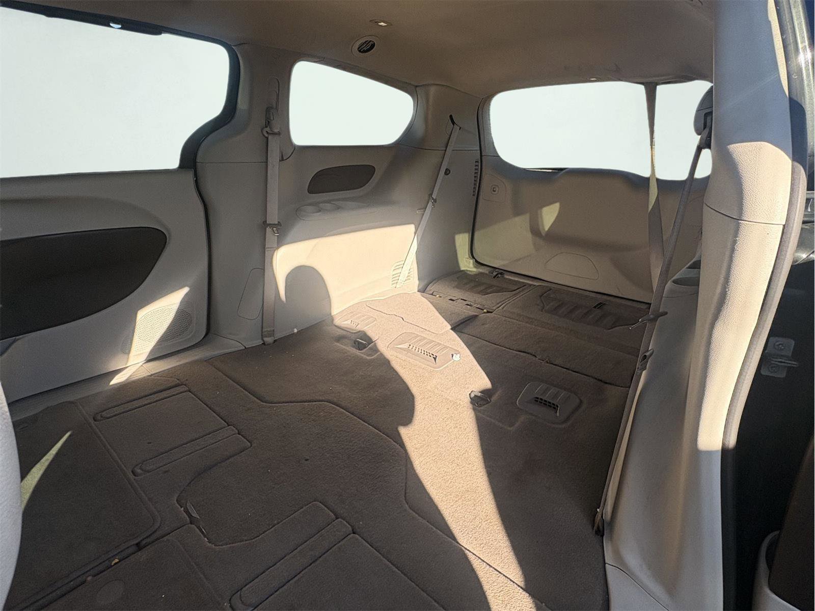 Used 2020 Chrysler Pacifica Touring-L image 12