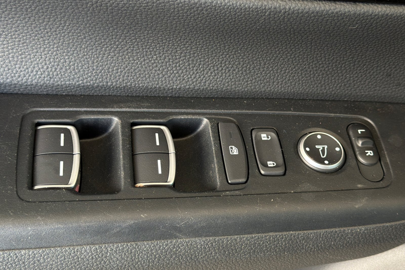 Used 2024 Honda CR-V EX-L image 12