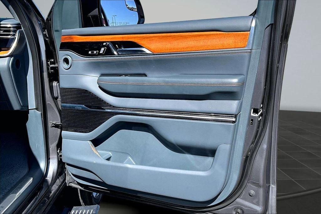 Used 2022 Jeep Grand Wagoneer Series II w/ Flexible Seating Group image 24