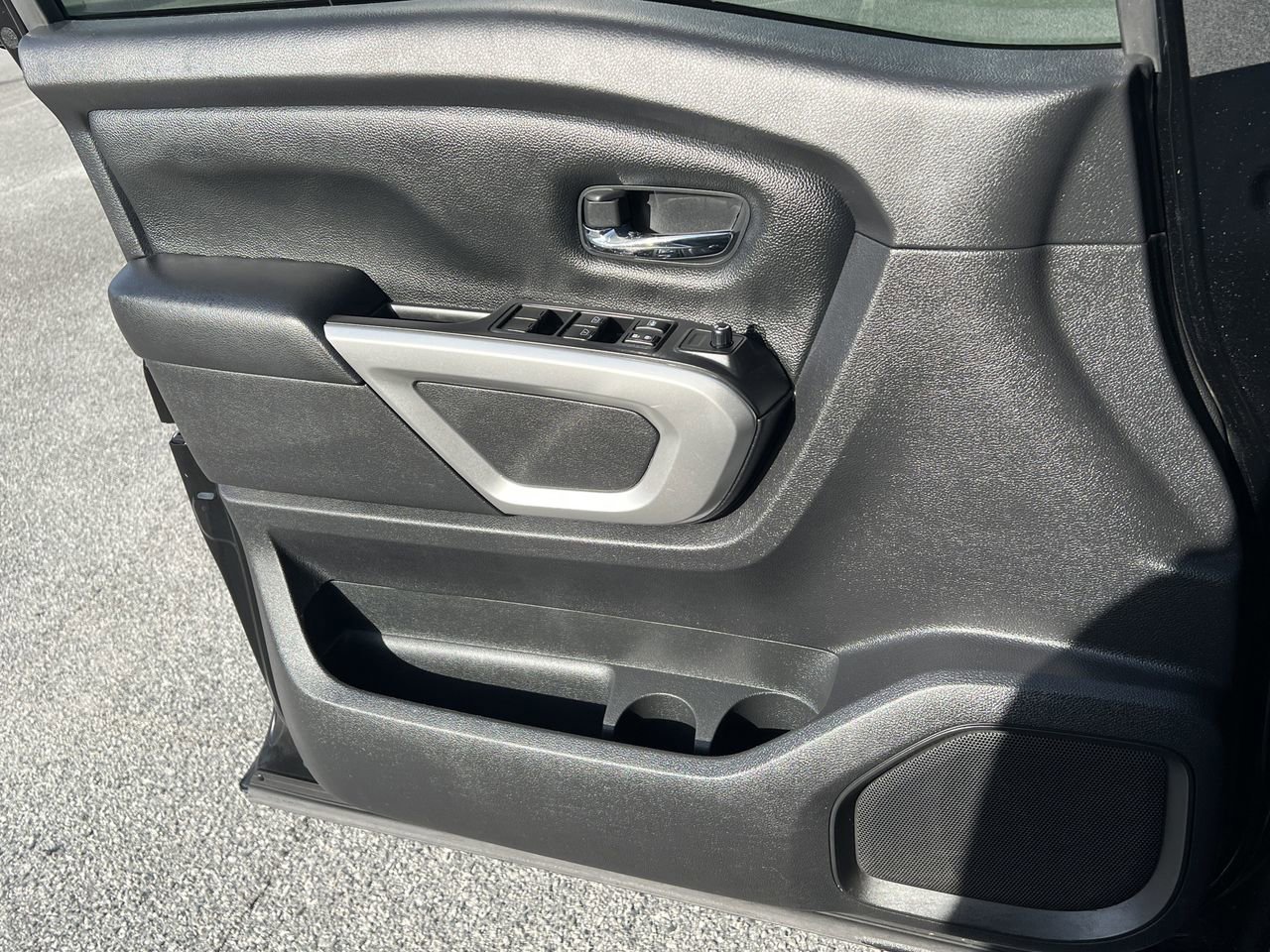 Used 2021 Nissan Titan SV w/ SV Convenience Package image 19