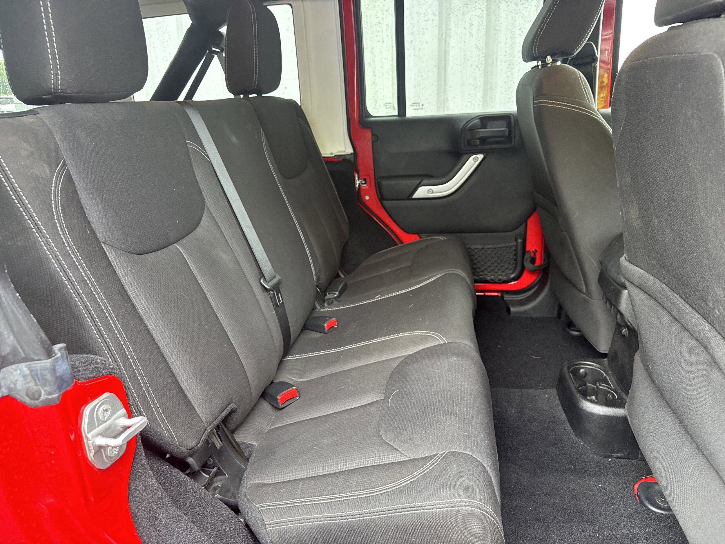 Used 2015 Jeep Wrangler Unlimited Rubicon w/ Connectivity Group AWD/4WD image 4