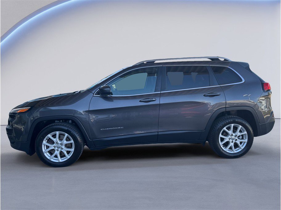 Used 2018 Jeep Cherokee Latitude Plus FWD image 3