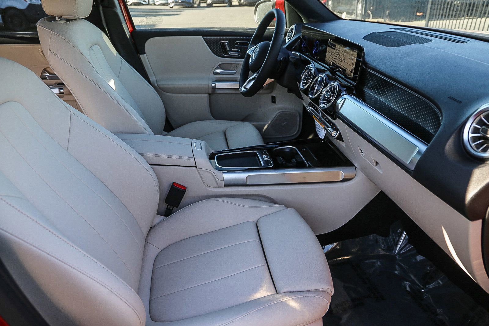 Used 2024 Mercedes-Benz EQB 300 4MATIC image 20