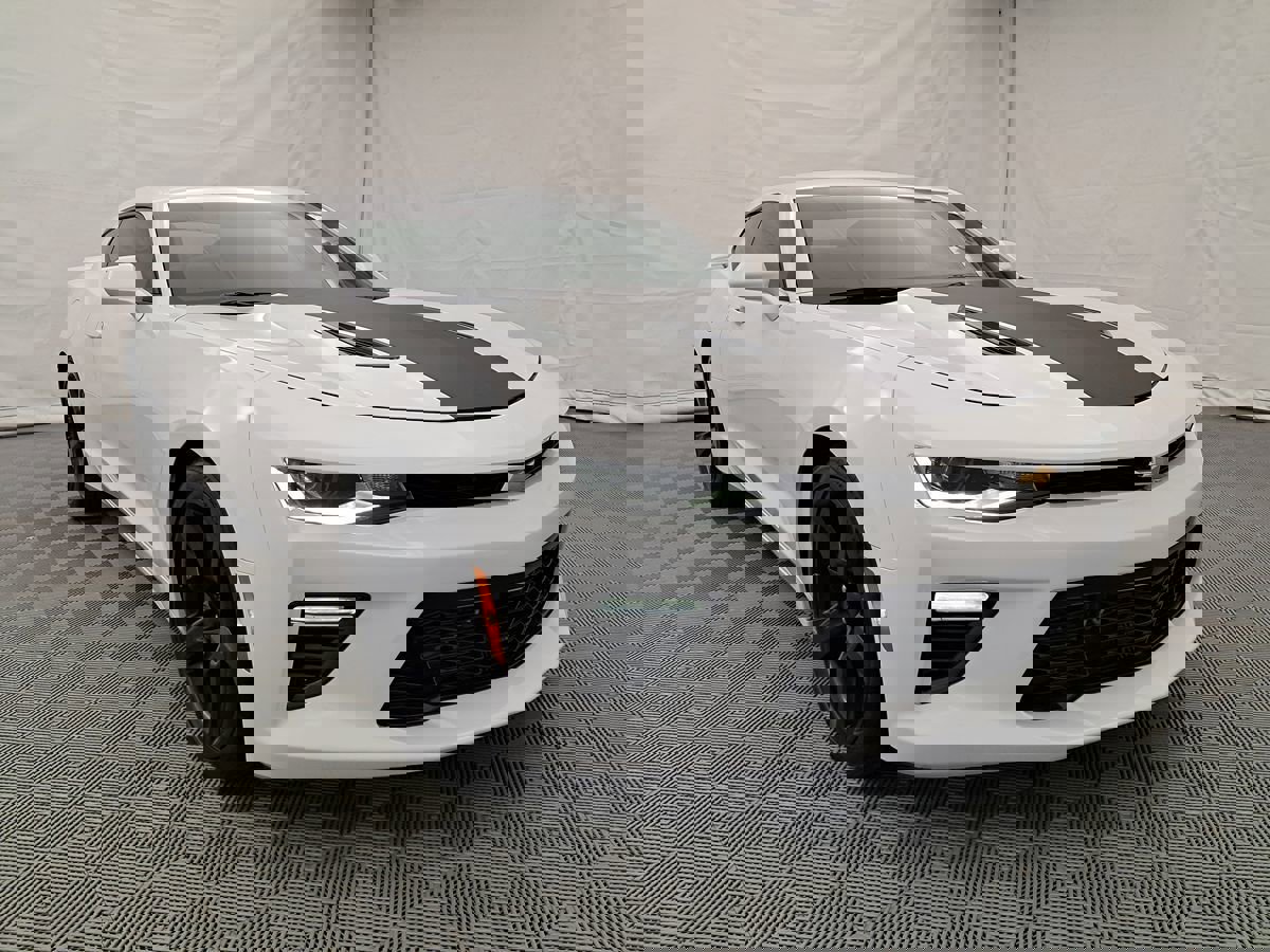 Used 2017 Chevrolet Camaro SS image 2