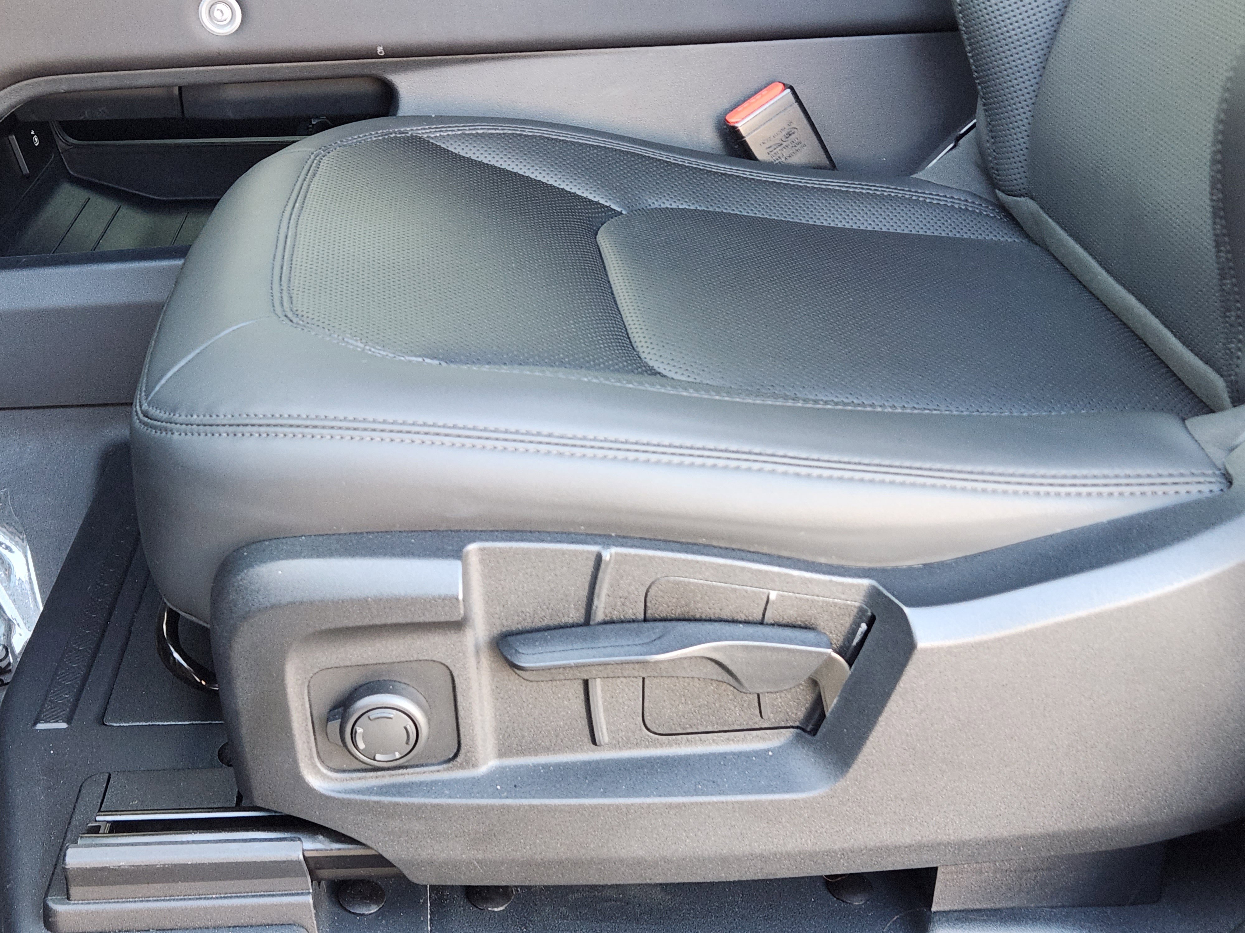 Certified 2025 Land Rover Defender 90 S image 25