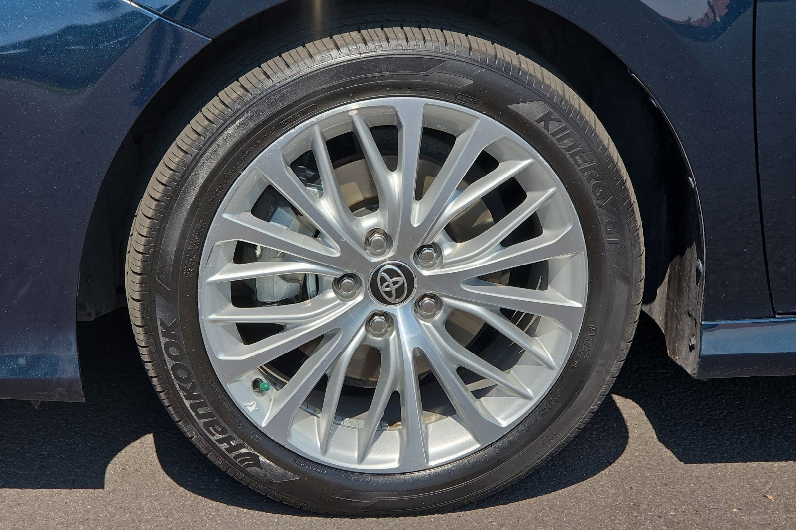 Used 2020 Toyota Camry XLE image 24