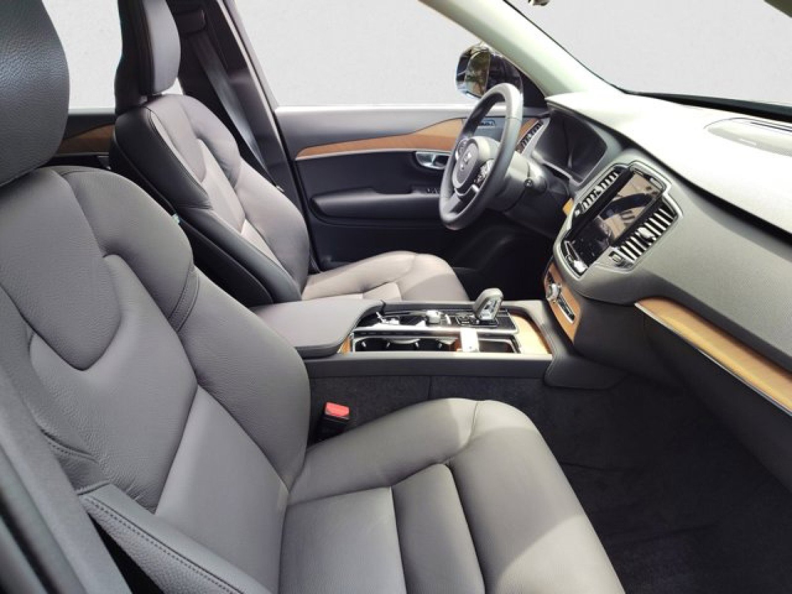 Used 2024 Volvo XC90 B6 Plus w/ Protection Package Premier image 21