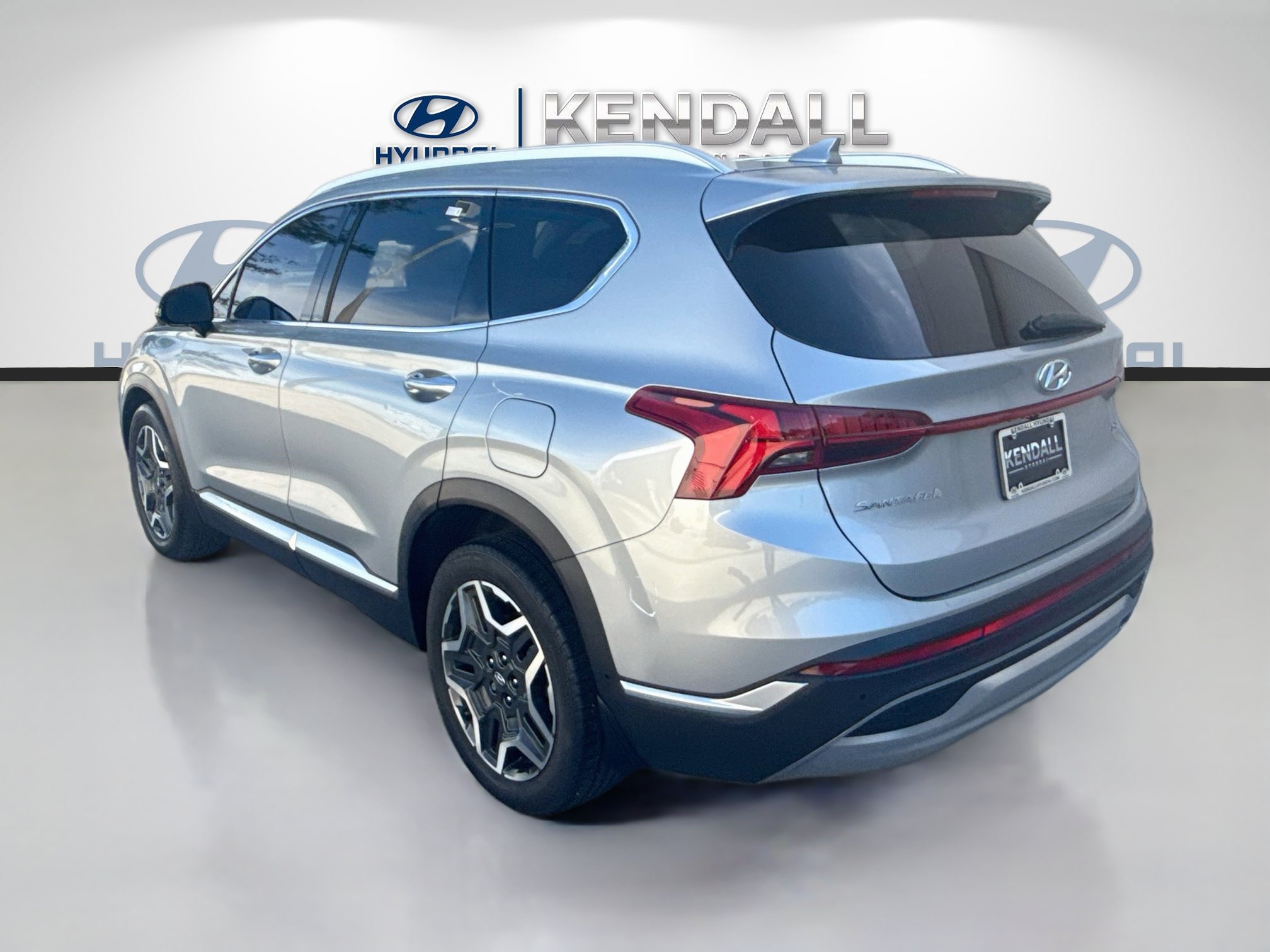Used 2023 Hyundai Santa Fe Limited w/ Cargo Package FWD image 4