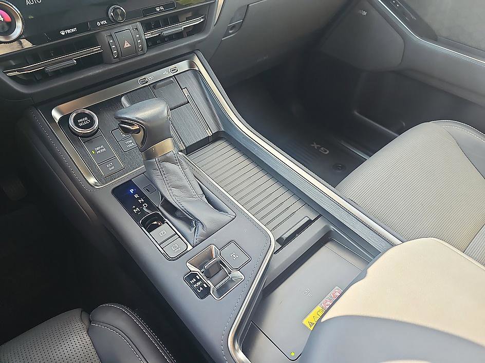 Used 2024 Lexus GX 550 w/ Accessory Package (2T) AWD/4WD image 23