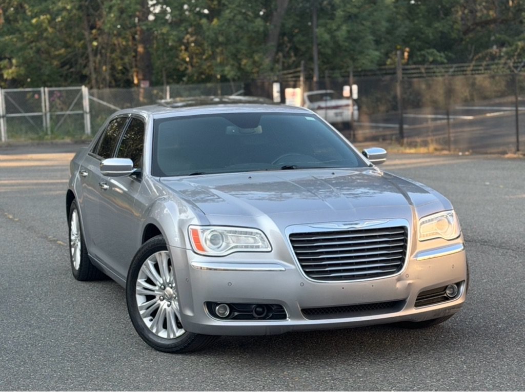 Used 2014 Chrysler 300 C w/ Beats Audio Group AWD/4WD image 3
