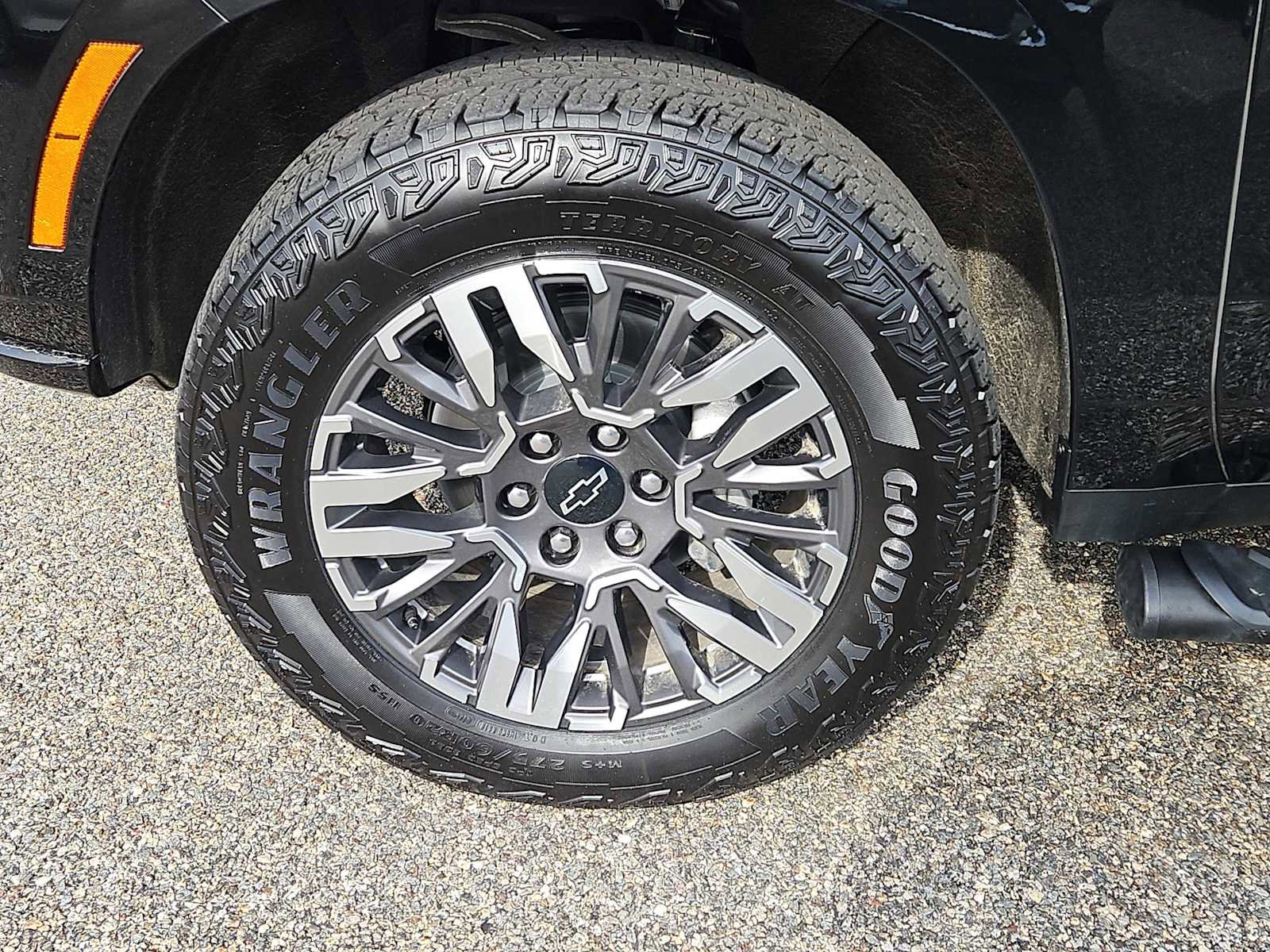 Certified 2025 Chevrolet Suburban Z71 image 7