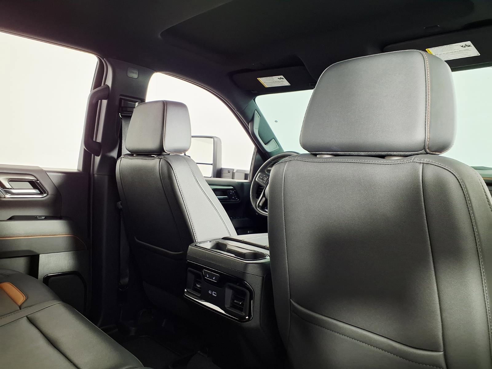 Used 2024 GMC Sierra 2500 AT4 w/ Technology Package AWD/4WD image 11