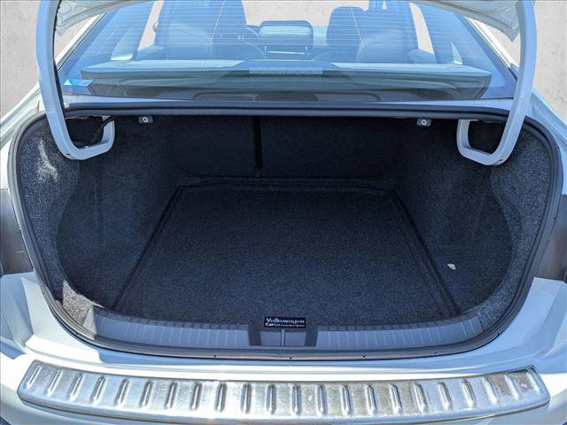Used 2024 Volkswagen Jetta SE FWD image 6