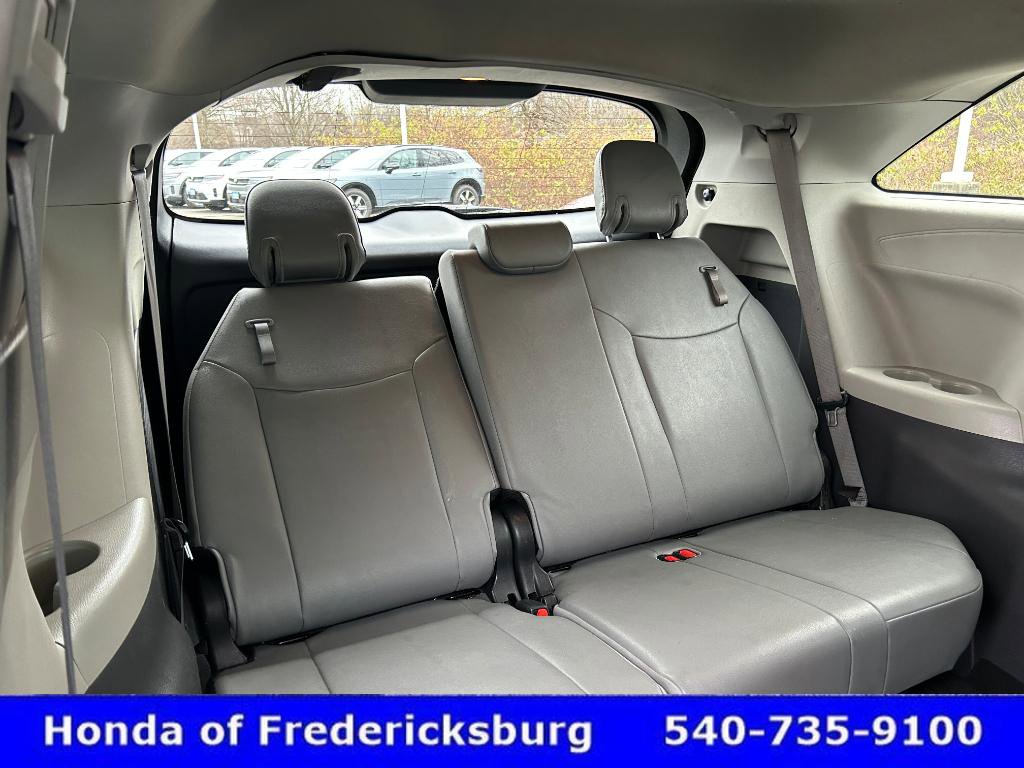 Used 2024 Toyota Sienna XLE image 38