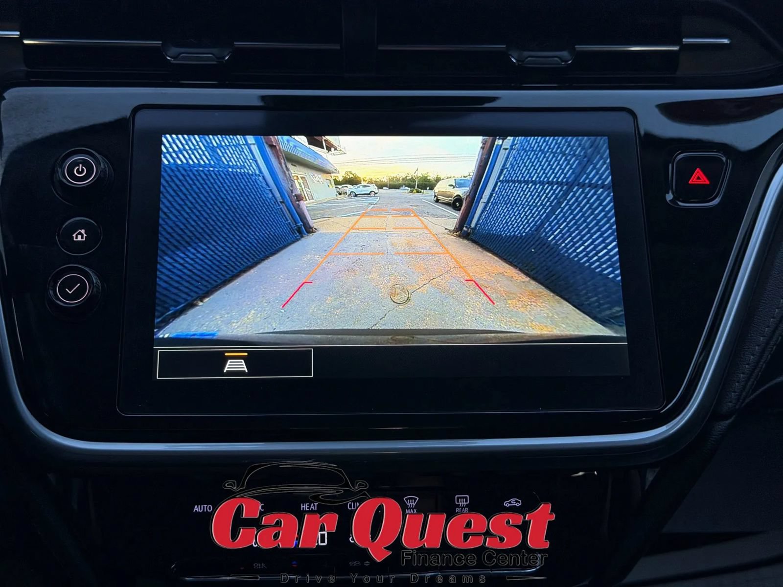Used 2023 Chevrolet Bolt EUV LT FWD image 32