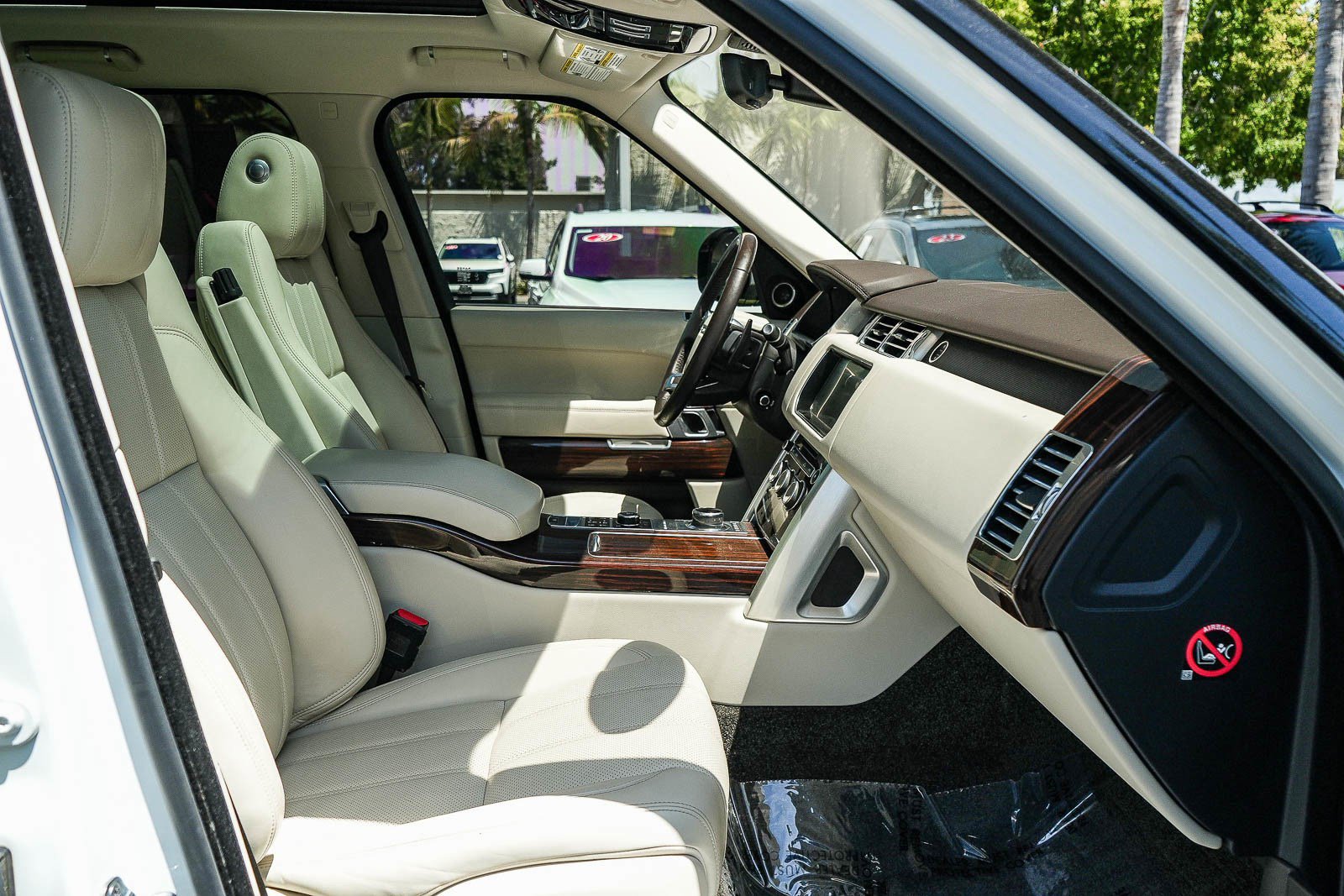 Used 2017 Land Rover Range Rover Supercharged AWD/4WD image 16