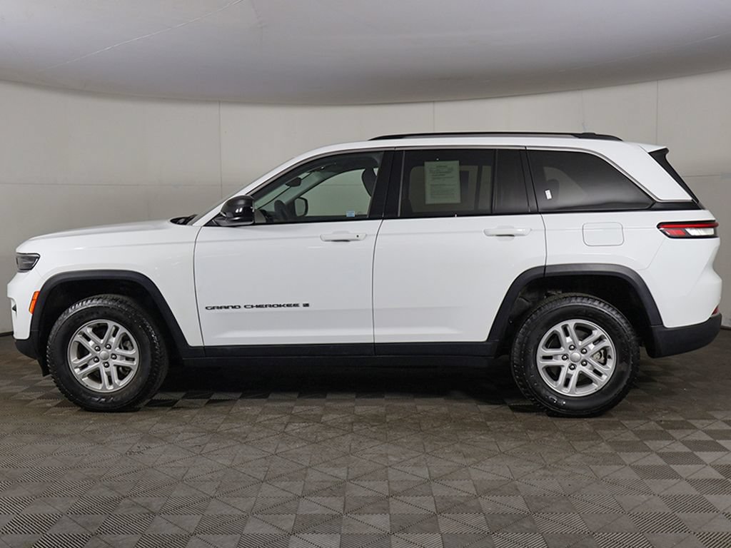 Used 2023 Jeep Grand Cherokee Laredo AWD/4WD image 15