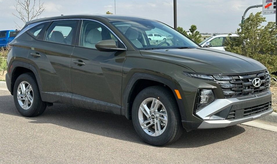 New 2025 Hyundai Tucson SE