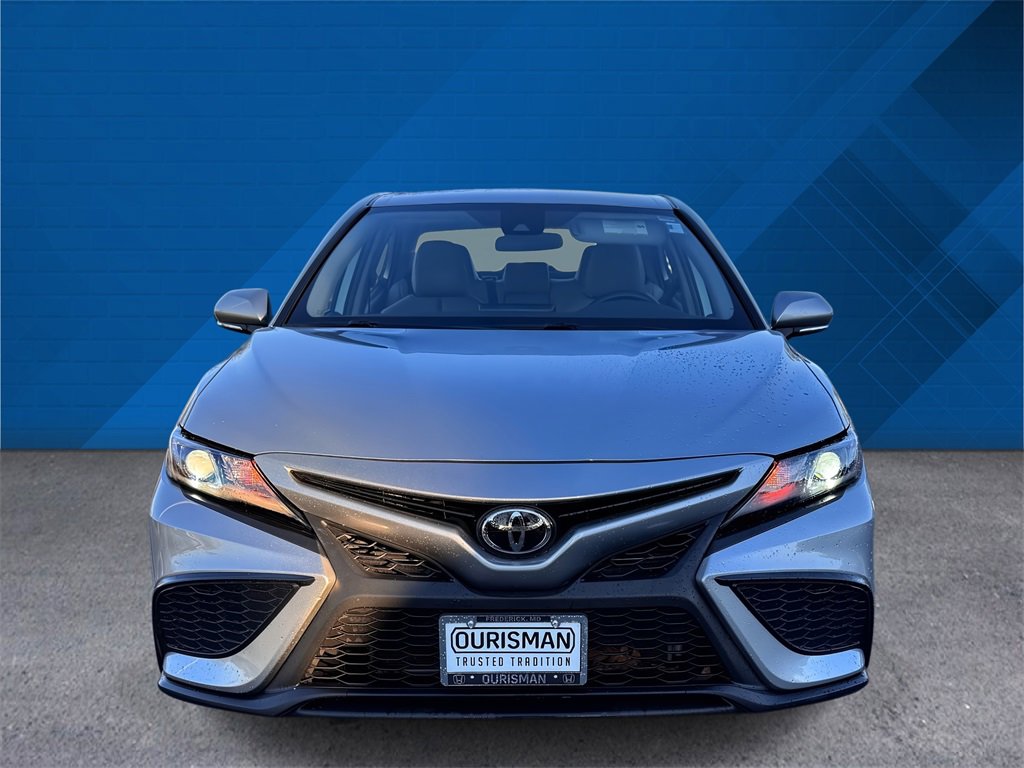 Used 2022 Toyota Camry SE image 4