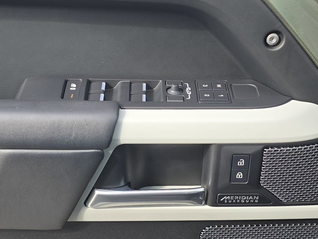 Certified 2023 Land Rover Defender 110 SE image 29