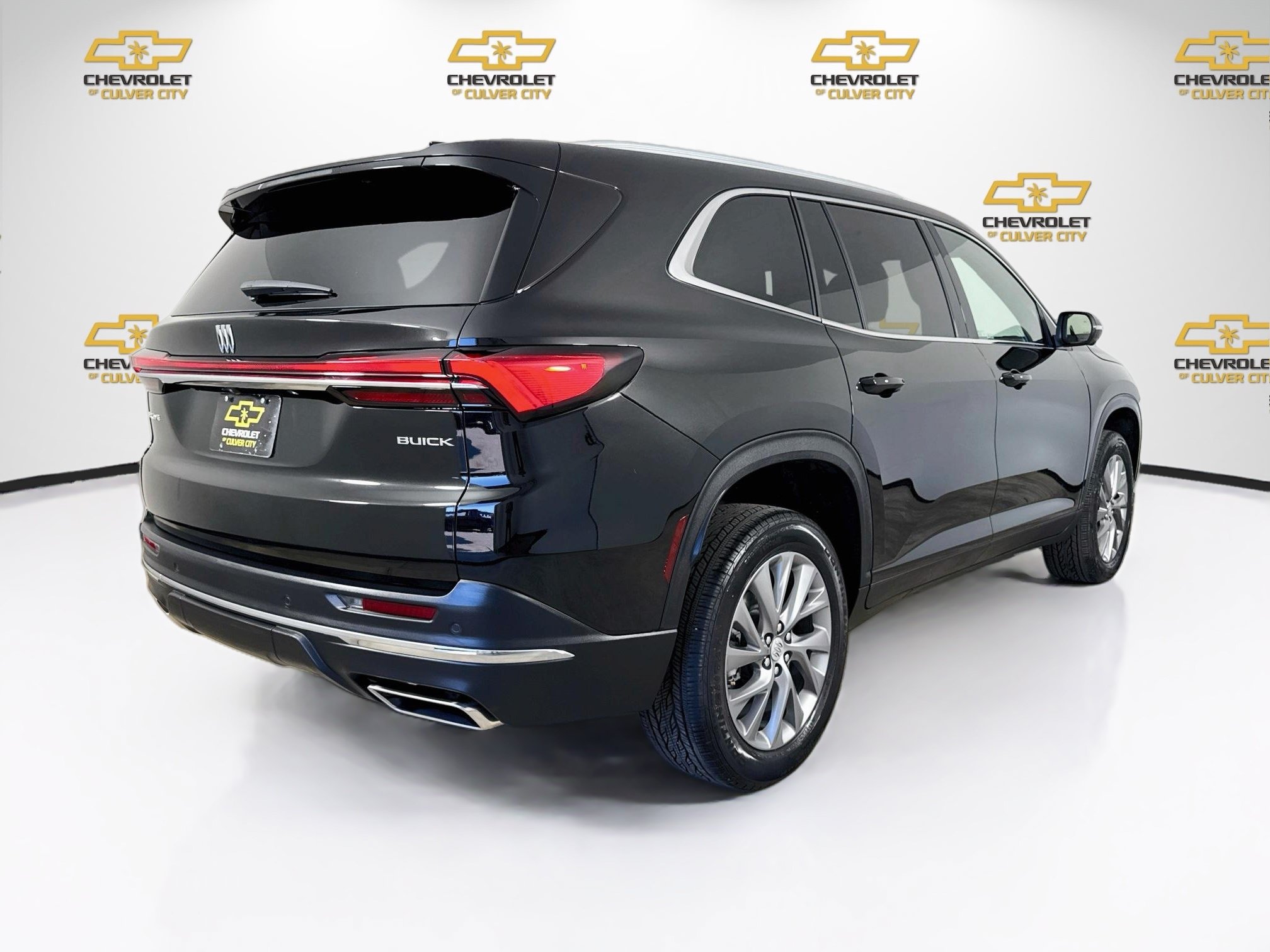 Used 2025 Buick Enclave Preferred FWD image 8