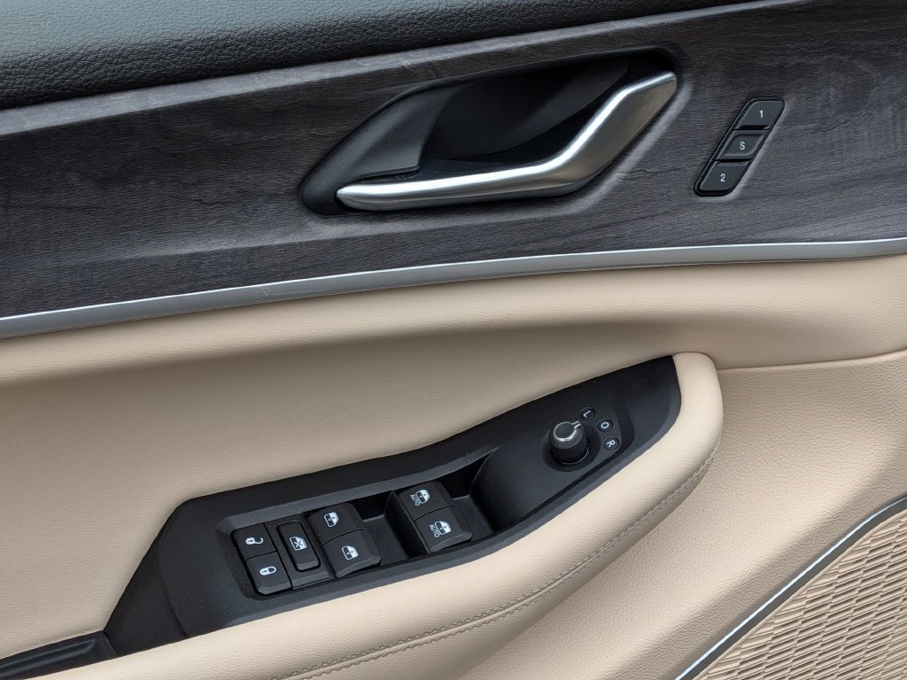 Certified 2022 Jeep Grand Cherokee Limited AWD/4WD image 12