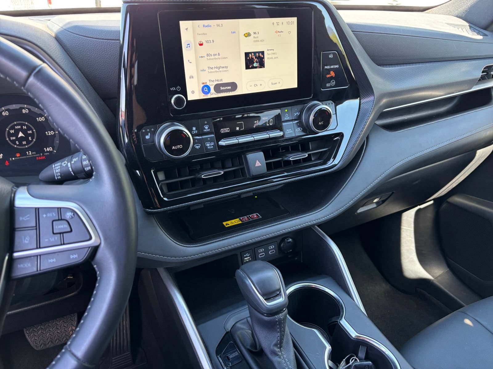 Used 2025 Toyota Highlander XSE AWD/4WD image 14