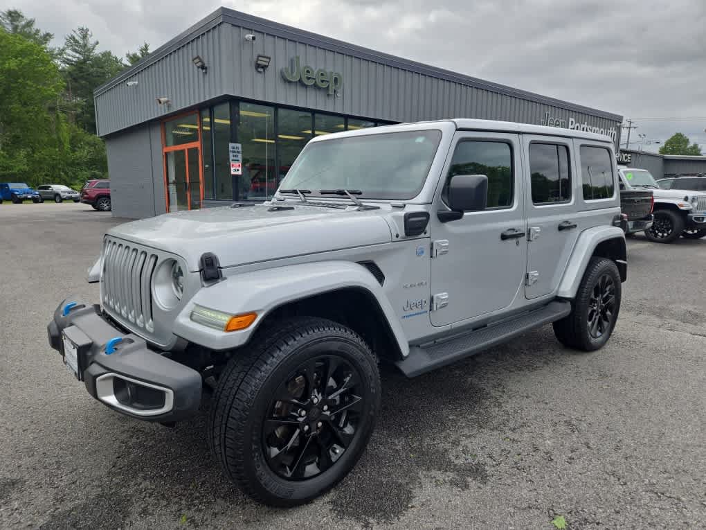 Used 2023 Jeep Wrangler Unlimited Sahara w/ Cold Weather Group AWD/4WD image 8