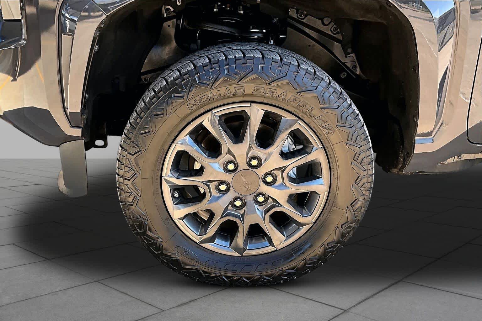 Used 2025 Toyota Tacoma SR5 AWD/4WD image 11