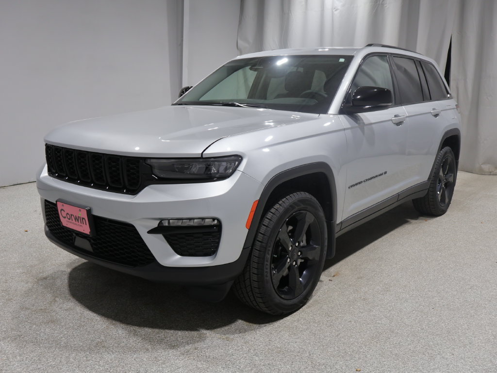 Used 2023 Jeep Grand Cherokee Limited w/ Black Appearance Package AWD/4WD image 8