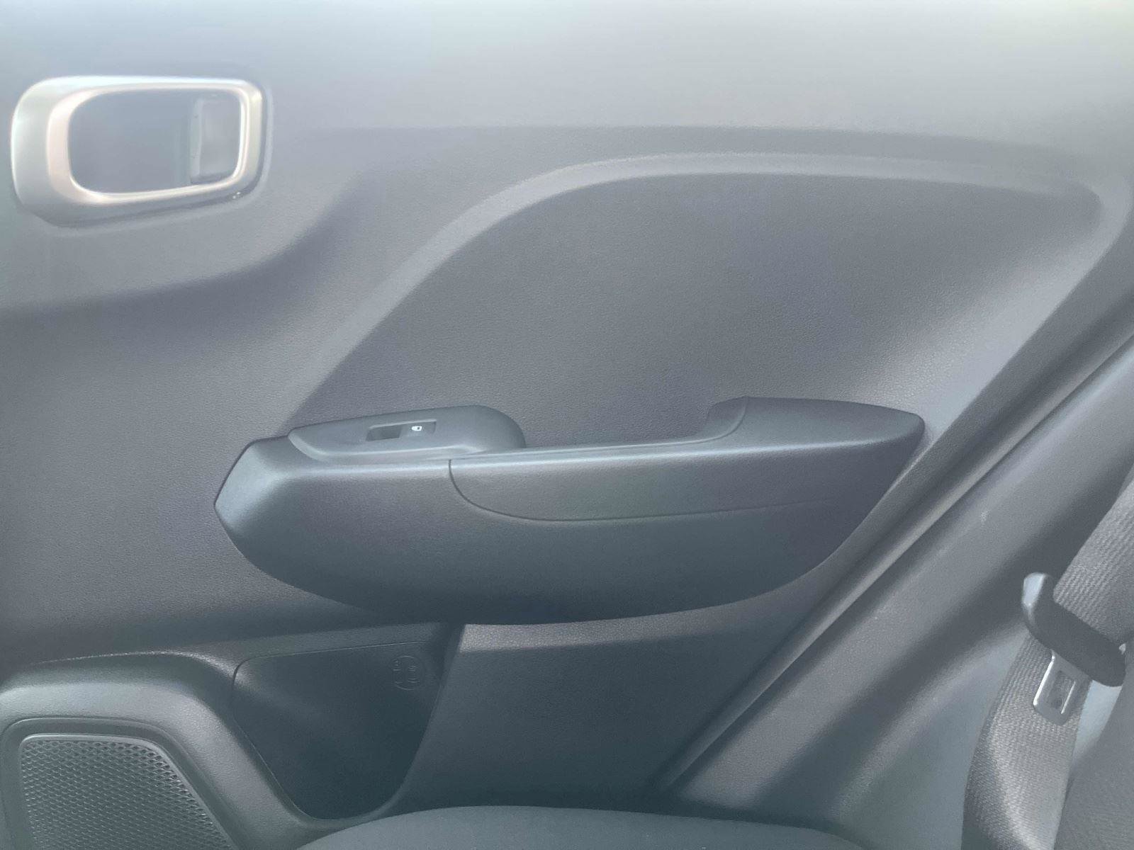 Used 2026 Hyundai Venue SE FWD image 15