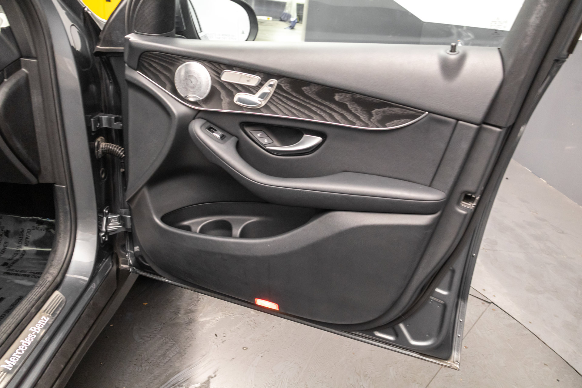 Used 2017 Mercedes-Benz GLC 300 4MATIC image 41