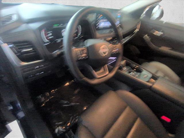 Used 2025 Nissan Rogue SL w/ Tech Package FWD image 10