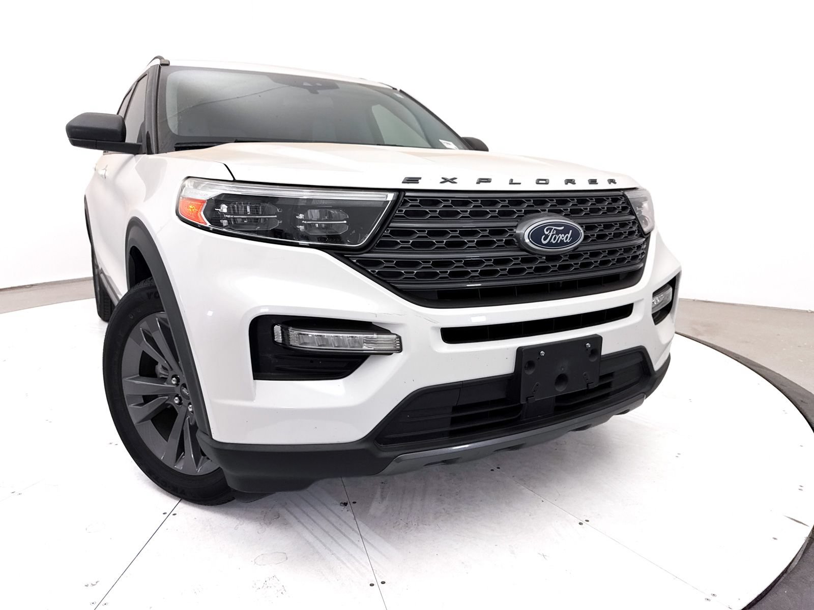 Used 2021 Ford Explorer XLT w/ Equipment Group 202A RWD image 6