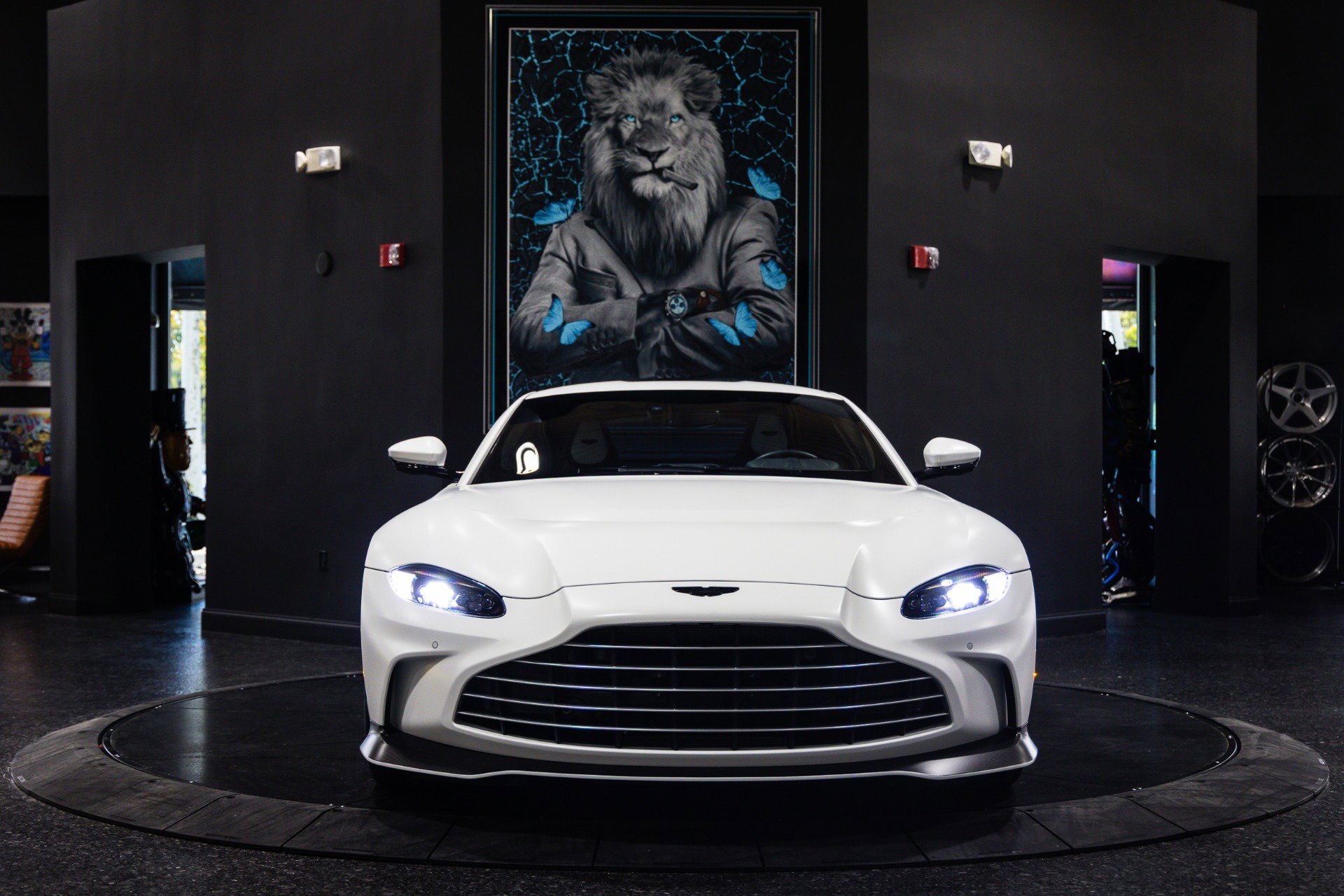 Used 2023 Aston Martin V12 Vantage image 4