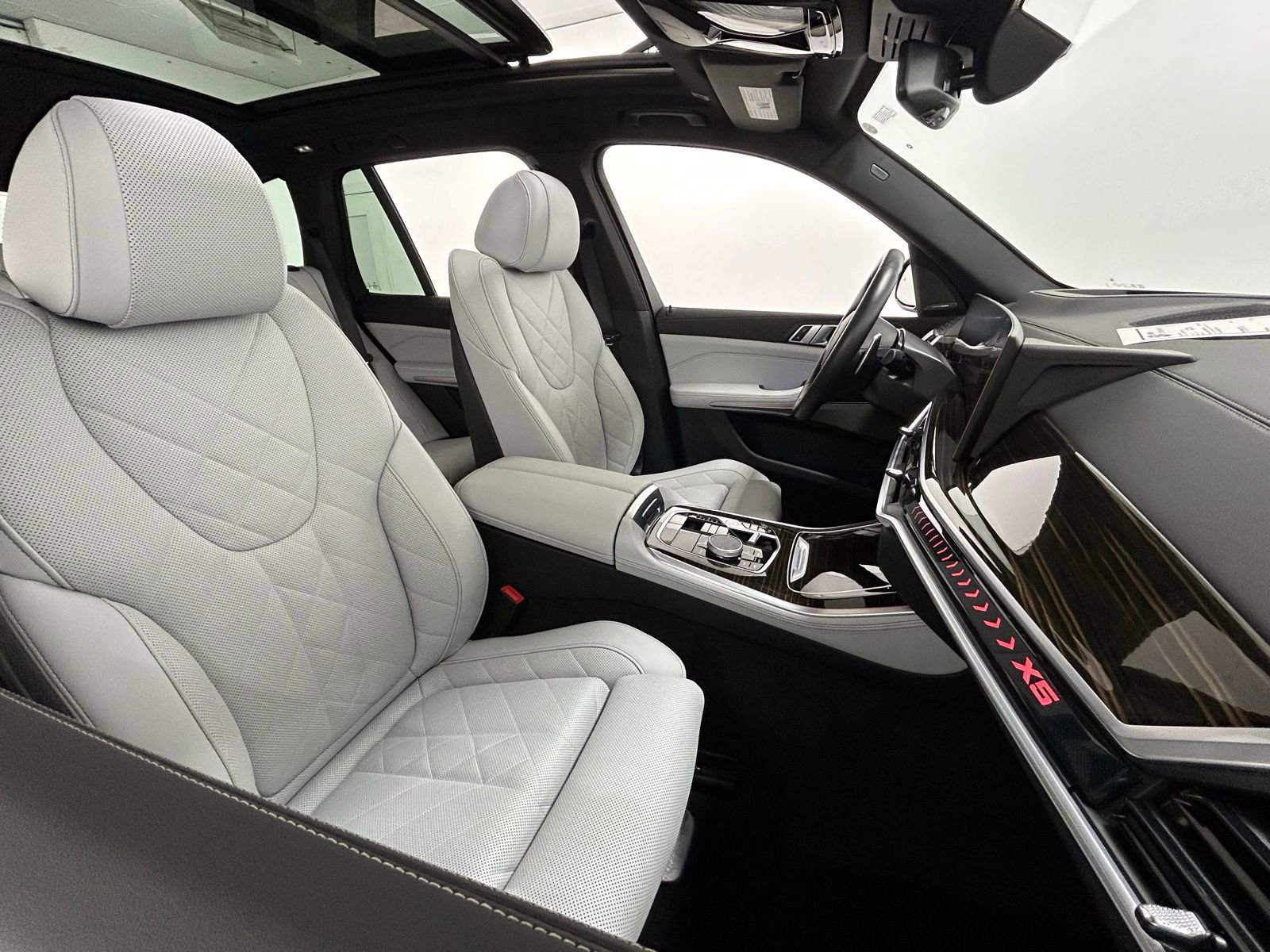 Used 2025 BMW X5 xDrive40i w/ M Sport Package image 43