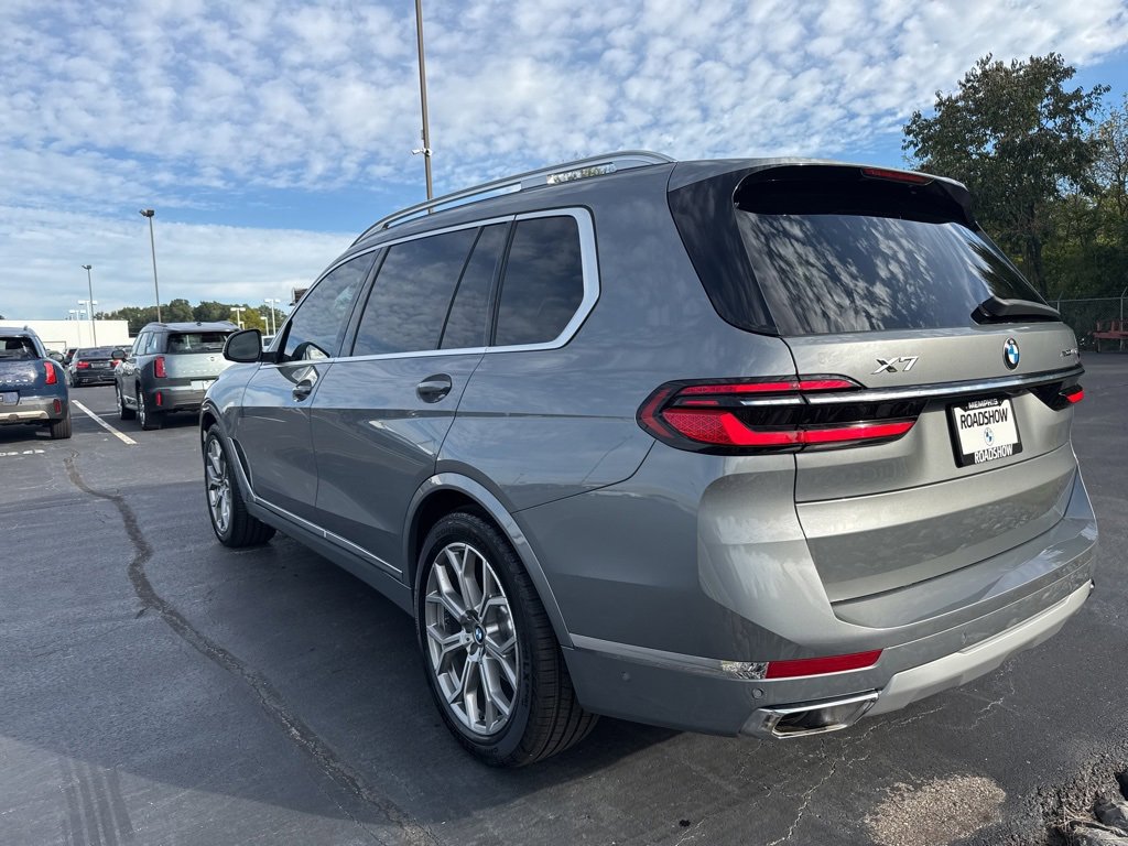 Used 2023 BMW X7 xDrive40i image 3