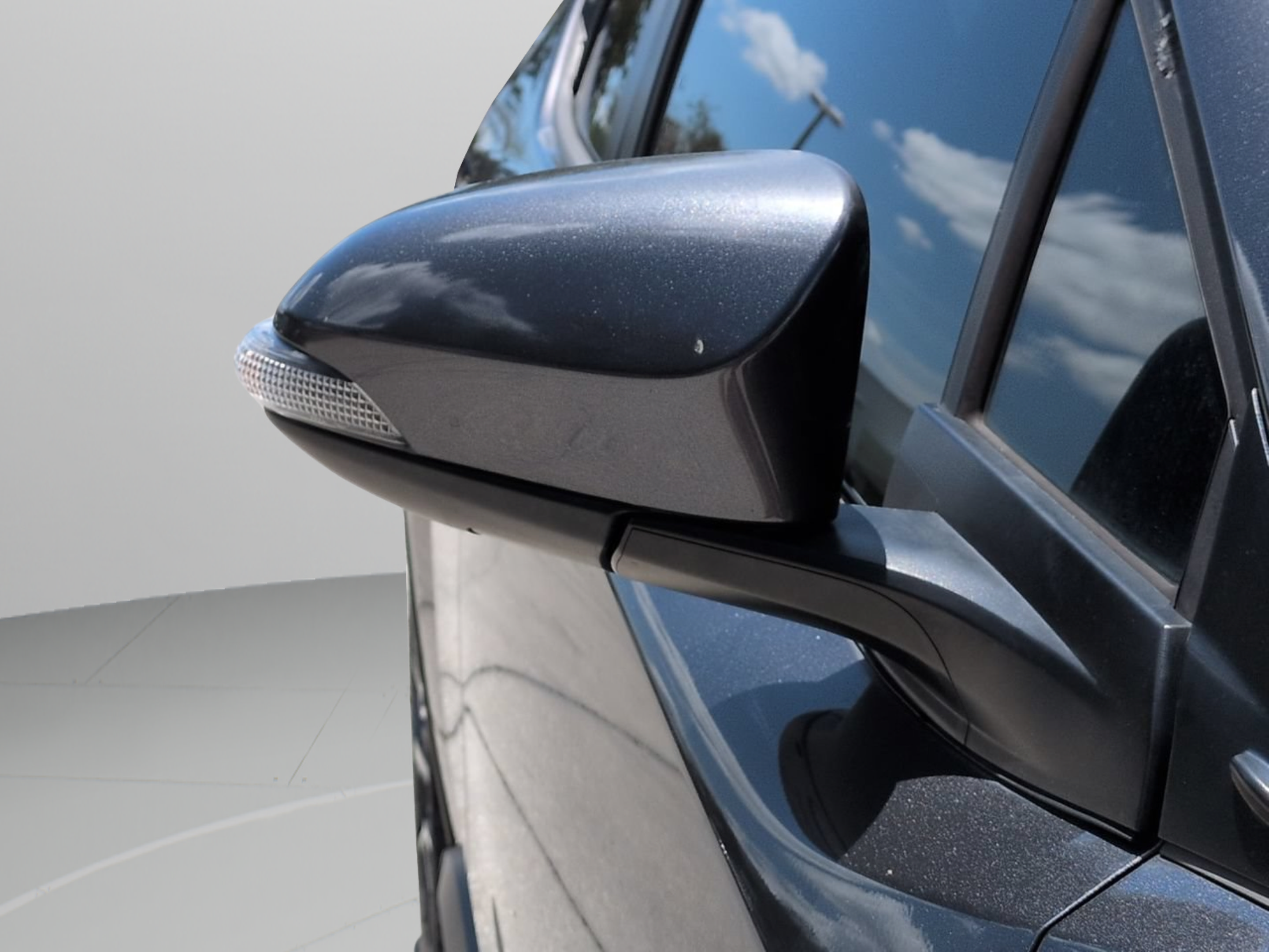 Used 2019 Toyota C-HR XLE FWD image 13