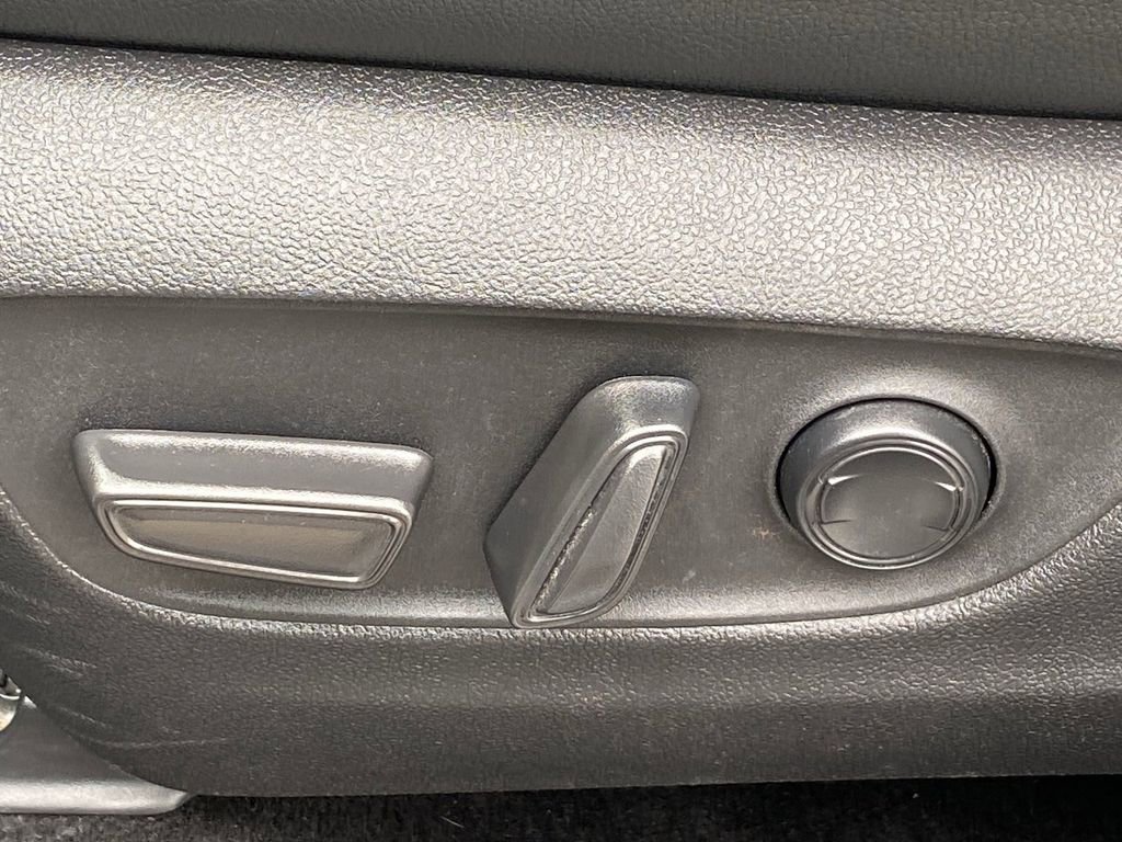 Certified 2025 Toyota Grand Highlander FWD image 23